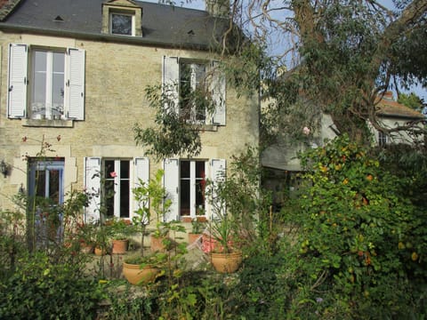 le jardin de Camille Pensão in Bernières-sur-Mer