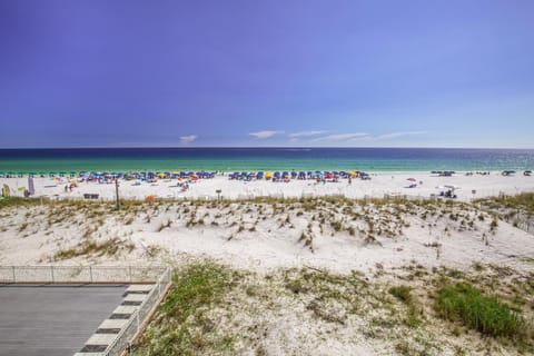 Pelican Beach Resort 308 Apartment hotel in Destin