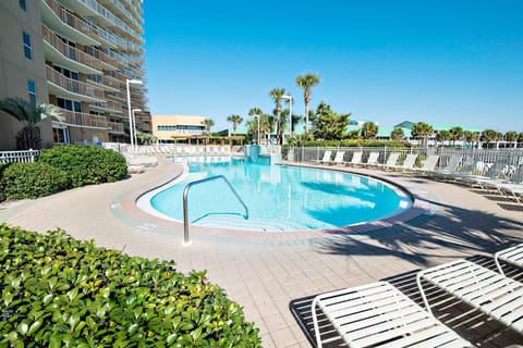 Pelican Beach Resort 308 Apartment hotel in Destin