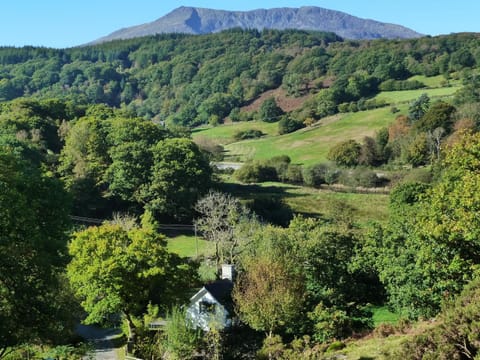 Property building, Nearby landmark, Neighbourhood, Natural landscape, Bird's eye view, Landmark view, Mountain view