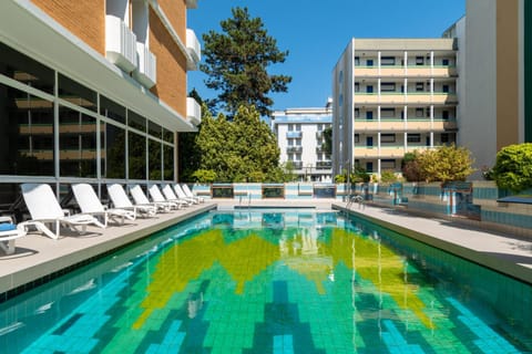 Hot Tub, Swimming pool