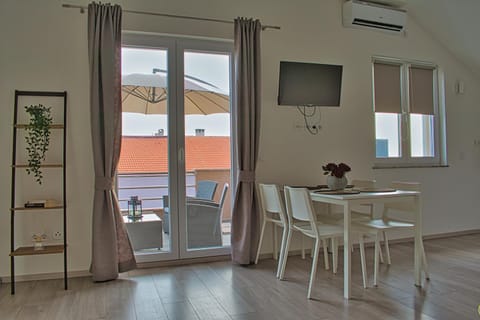 Balcony/Terrace, Dining area