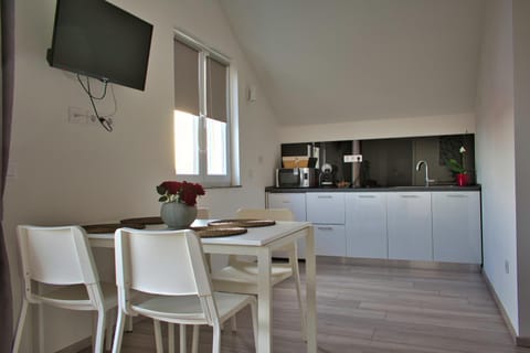 TV and multimedia, Kitchen or kitchenette, Seating area, Dining area