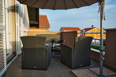 Patio, Day, Balcony/Terrace, Seating area