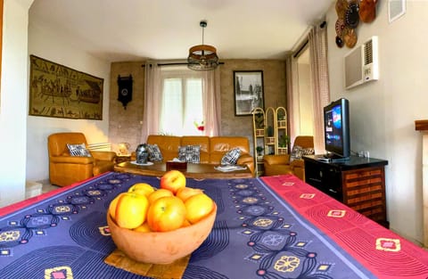 "A D-Day Heritage House in Ver-Sur-Mer" House in Normandy