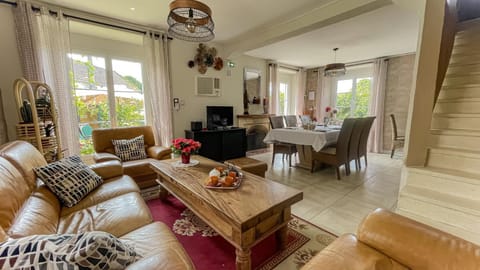 "A D-Day Heritage House in Ver-Sur-Mer" House in Normandy