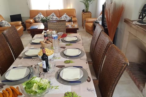 "A D-Day Heritage House in Ver-Sur-Mer" House in Normandy