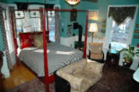 Red Elephant Inn Bed and Breakfast Bed and Breakfast in North Conway