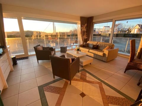 Patio, View (from property/room), Living room, Garden view, Landmark view