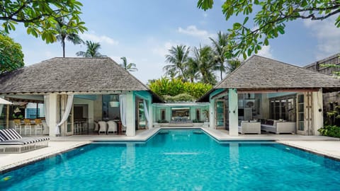 Property building, Garden, Garden view, Pool view, Swimming pool, sunbed