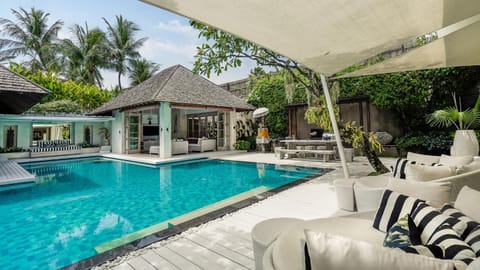 Property building, Garden view, Pool view, Swimming pool, sunbed