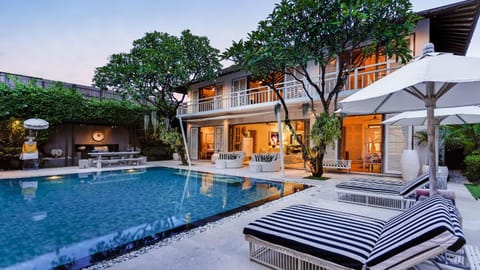 Property building, Pool view, Swimming pool, sunbed