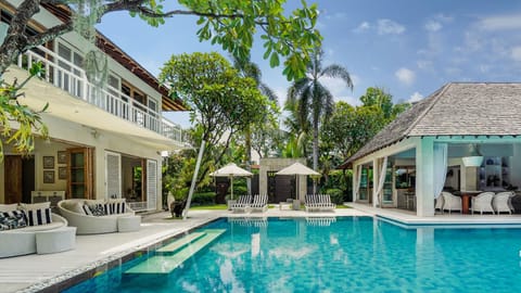 Property building, Pool view, Swimming pool, sunbed