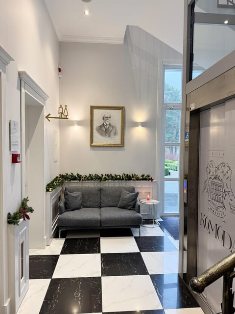 Lobby or reception, Seating area