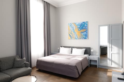 Restaurant/places to eat, Garden, Seating area, Bedroom, Breakfast