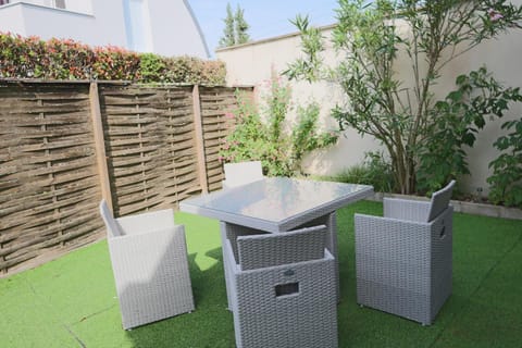 Garden, Garden, Balcony/Terrace, Garden view