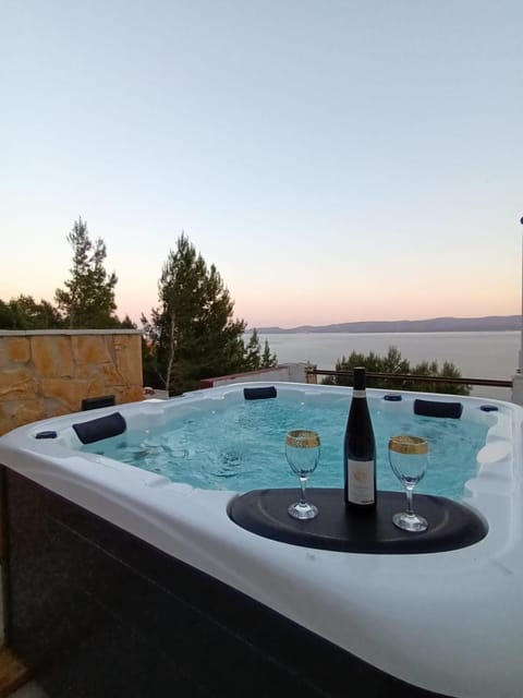 Hot Tub, Pool view