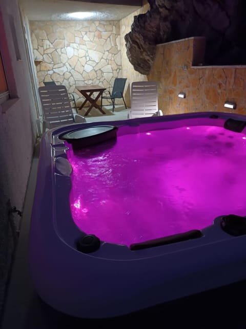 Hot Tub, Pool view