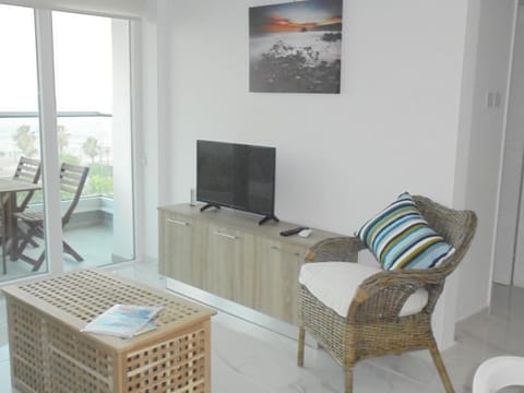 Kermia Court - Beach-front, modern 2 bedroom -sleeps 6 Eigentumswohnung in Limassol City