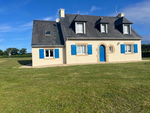 les volets bleus, 100m de la plage House in Crozon