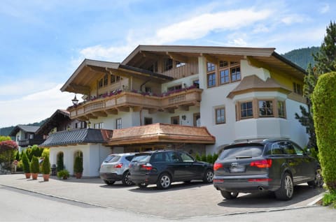 Property building, Facade/entrance, Day