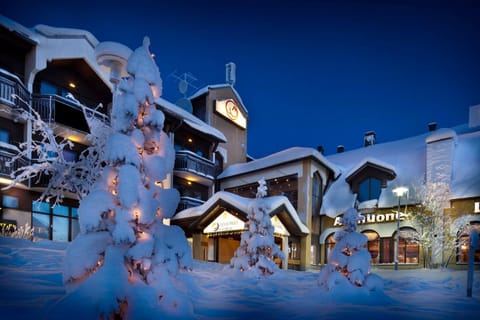 Property building, Facade/entrance, Winter