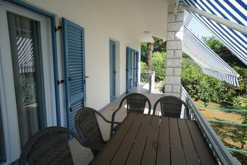 Garden, Seating area