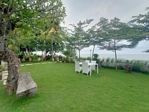 Frangipani Beach Hotel Bed and Breakfast in Buleleng
