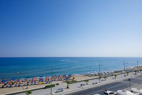 Sea view, Street view