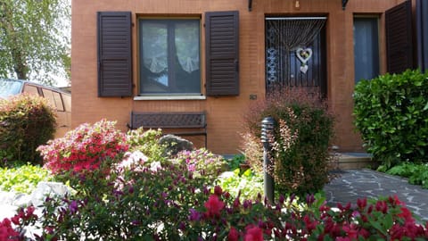 Facade/entrance, Spring, Garden, Garden view