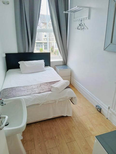 parklane guest house Bed and Breakfast in Cardiff