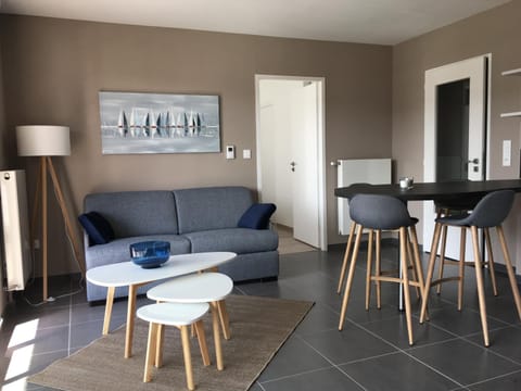 Living room, Decorative detail, Dining area