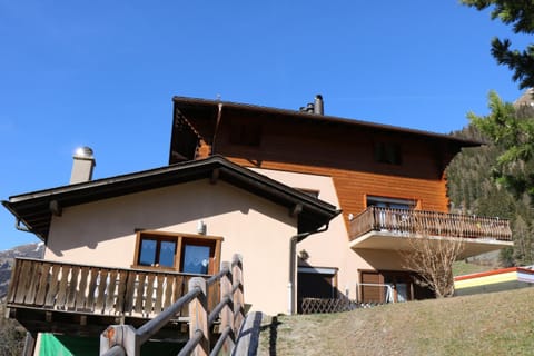 Apartment Chez Véro et Bernard Condo in Bagnes