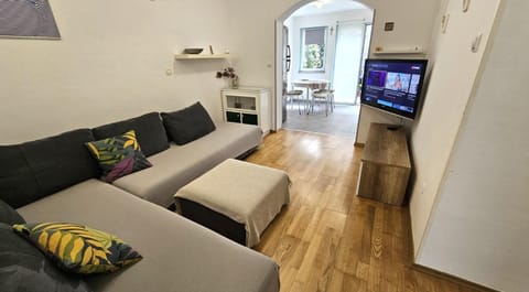 Apartment with garden in Barbariga Apartment in Peroj