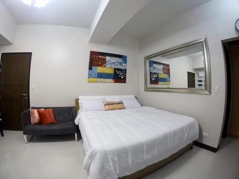 101 Newport Condo C2 Apartment in Pasay