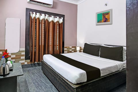 OYO Flagship Regal Stays Hotel in Bhubaneswar