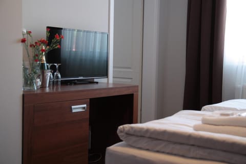 Bed, Other, Photo of the whole room