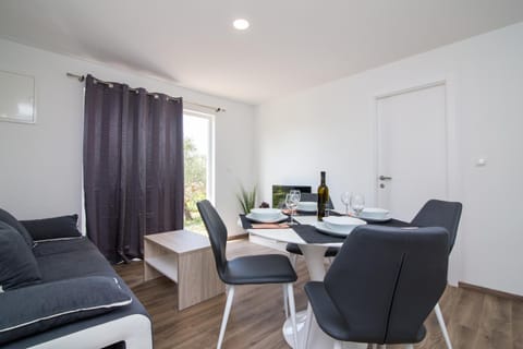 Luxury Mobile Homes Liza2 Campground/
RV Resort in Biograd na Moru