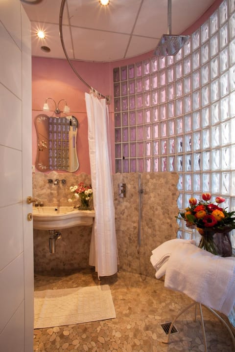 Shower, Bathroom, Decorative detail