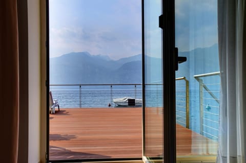 Balcony/Terrace, Lake view