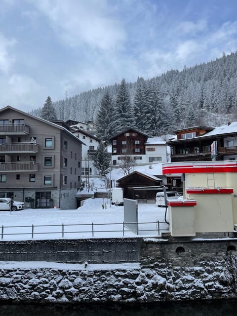 TOP LOCATION - Klosters center - 130m distance to ski lift Parsenn Gotschnabahn and railway station Klosters Platz - direct connection to Davos Apartment in Vorarlberg, Austria