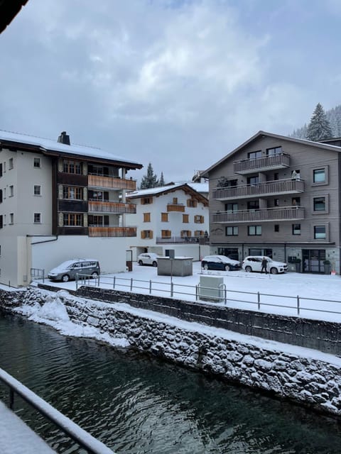 TOP LOCATION - Klosters center - 130m distance to ski lift Parsenn Gotschnabahn and railway station Klosters Platz - direct connection to Davos Apartment in Vorarlberg, Austria