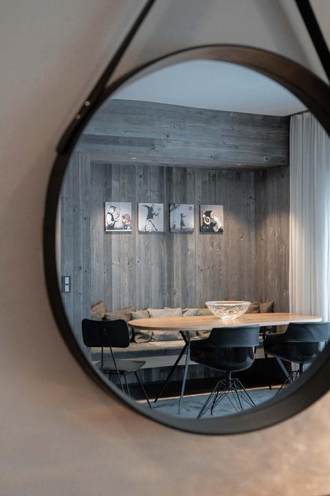 Decorative detail, Dining area