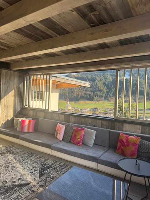 View (from property/room), Balcony/Terrace, Seating area