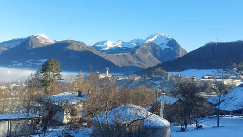 Yourtes Olachat proche Annecy Luxury tent in Haute-Savoie