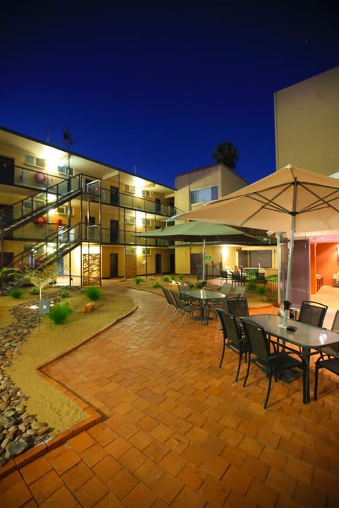 Stay at Alice Springs Hotel Resort in Alice Springs