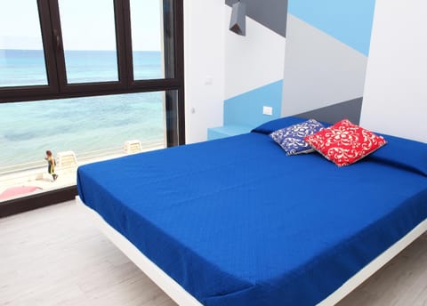 Photo of the whole room, Bedroom, Sea view