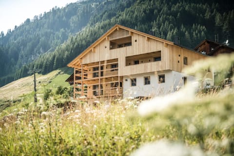 Property building, Facade/entrance, Day, Natural landscape, Summer, On site, Mountain view