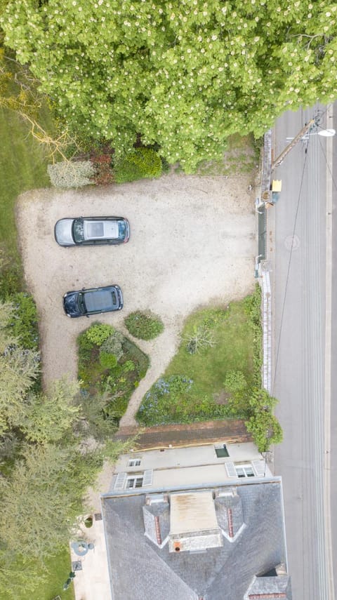 Bird's eye view, Parking