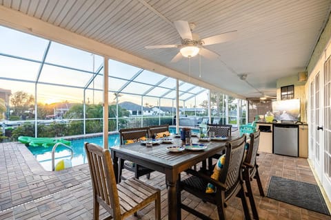 Villa Sunset Point, Cape Coral House in Cape Coral